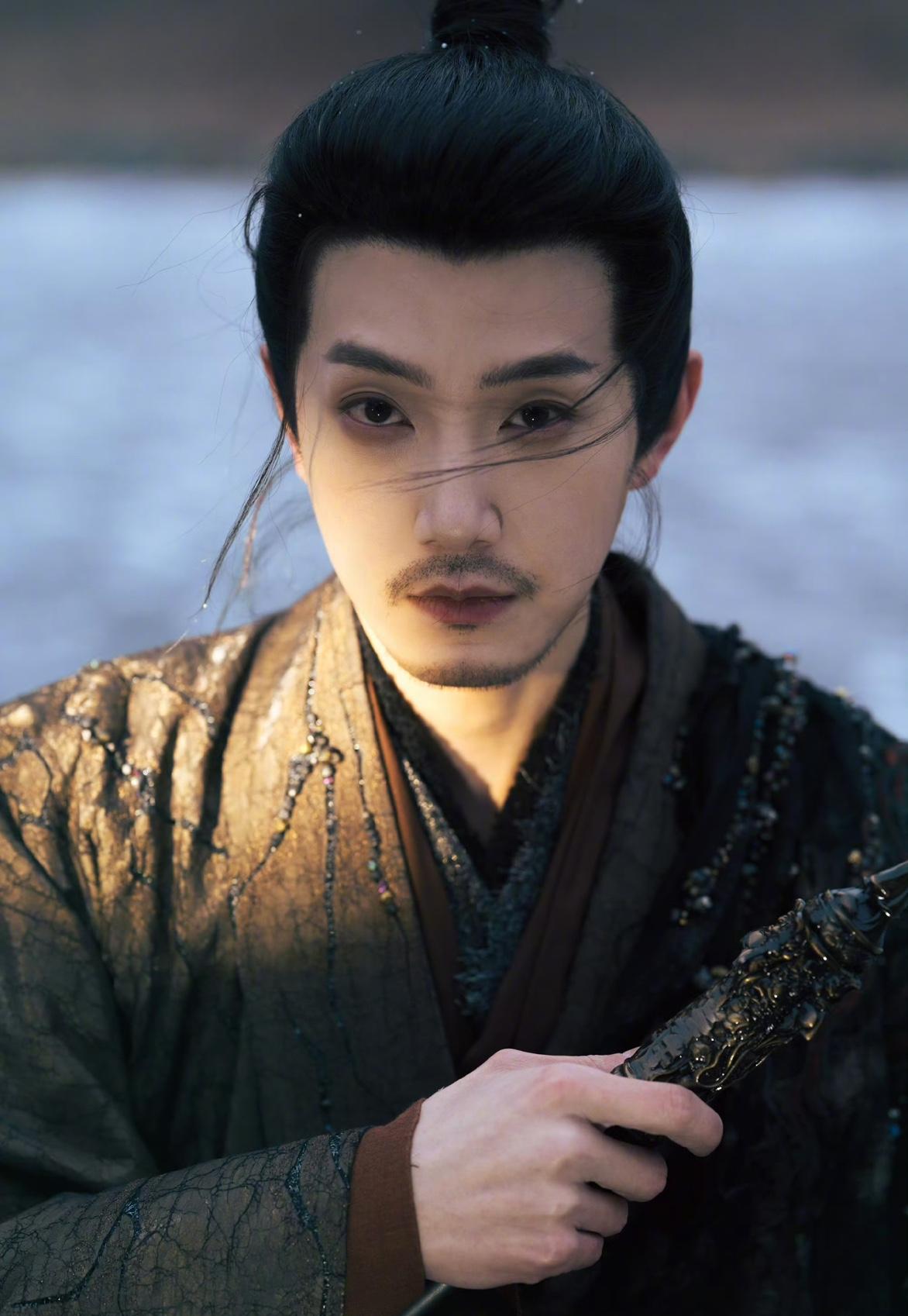 什么情况？

范世琦被剧除名，

观众集体炸锅：真把我们当瞎子吗？

范世琦被《