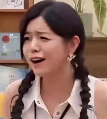 近日，陈妍希在节目中再度夸赞林心如与霍建华的女儿小海豚长得太漂亮。她称小海豚眼睛