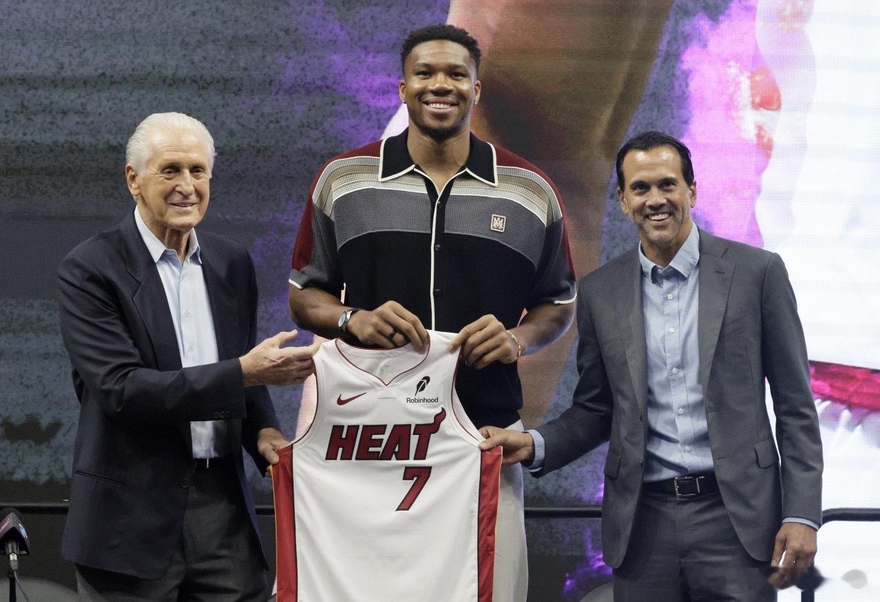字母哥热火加盟压力NBA🔥字母哥谈加盟热火：我热爱压力！迈阿密是走出舒适区的正