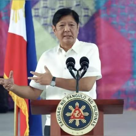 菲律宾耍两面三刀！一边求中国援助，一边频频骚扰我岛礁
 
近期，菲律宾总统小马科