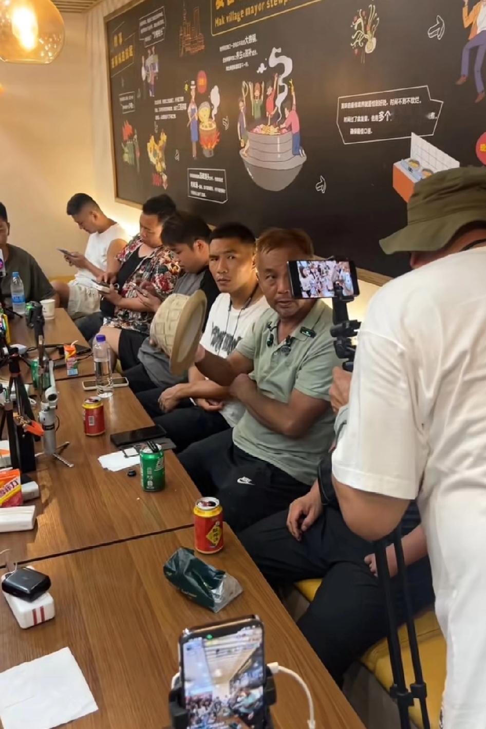 方方面面的，变得井然有序，领导有方，属实是一片祥和，这阵势像开发布会
支持沈老办