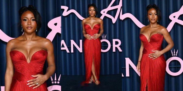 《太阳报》透露，本周一晚上，在英国时尚大奖颁奖典礼上，萨卡的未婚妻托拉米·本森身