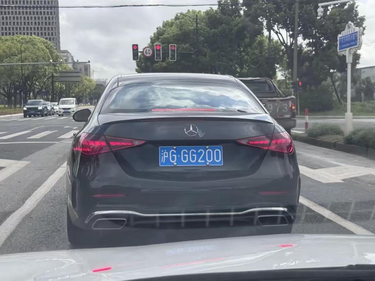 你发现这个规律没？

当大件东西在降价的时候，比如房子，车子，还有利率，这就说明
