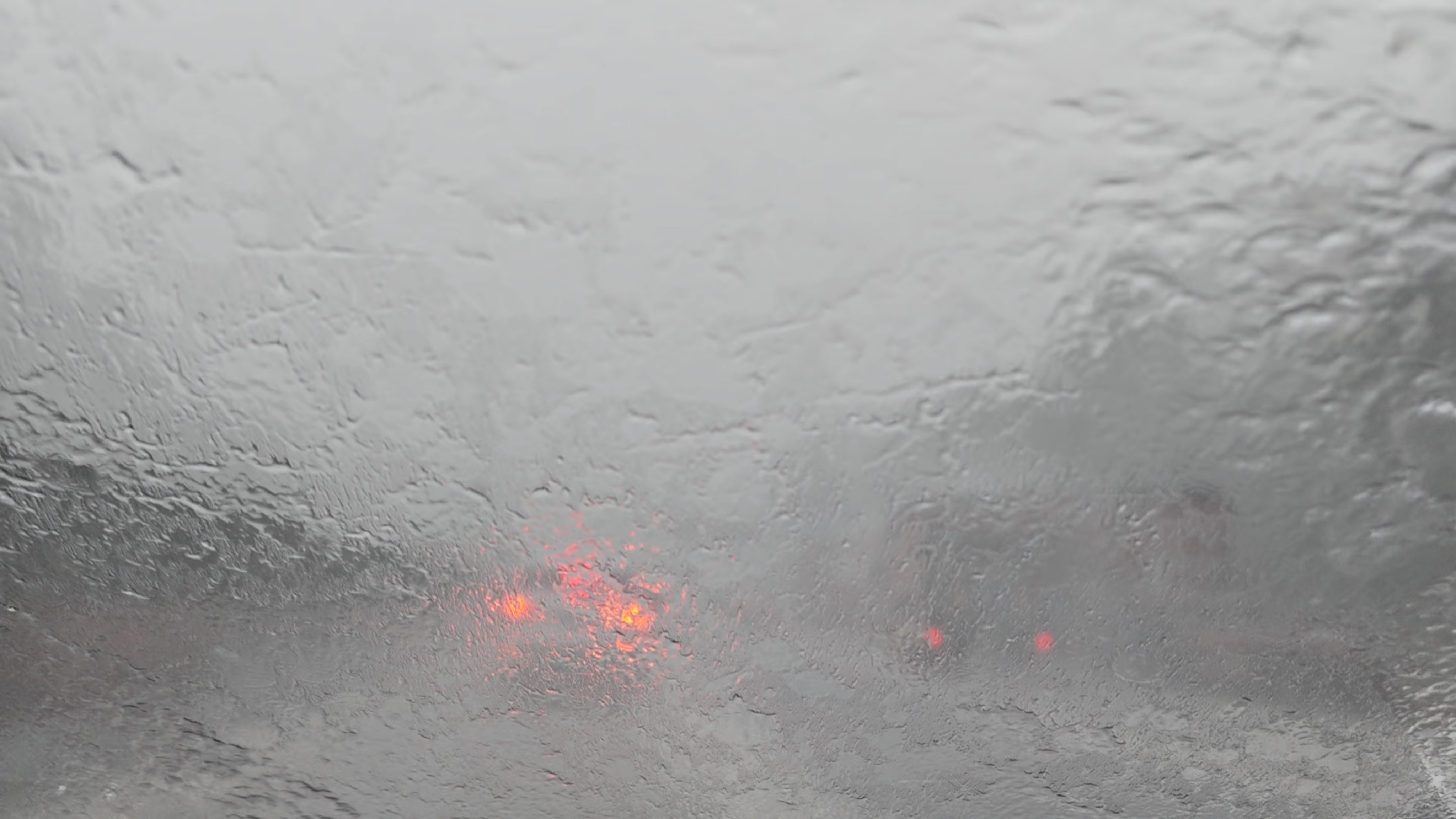 台风红霞 落地宝安还没下雨，到龙岗的时候雨大的根本看不清前车，回光明的时候雨已经