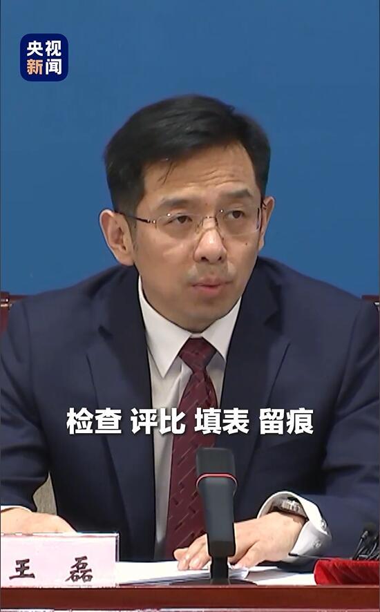 家长群 教师负担老师也有“考核”家长也没时间，谁都有负担，教育环境如此，只能说先
