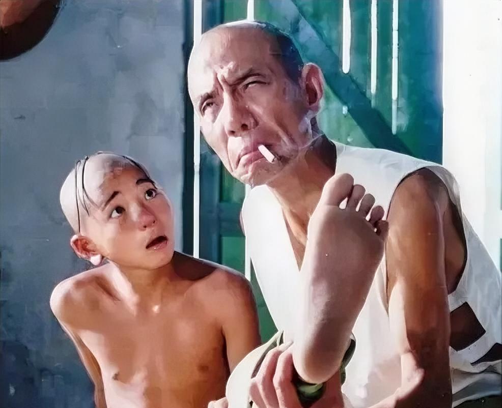 魏宗万走了，
没想到的是，走之前那几天，他做了一件非常反常的事，那就是：他每天都
