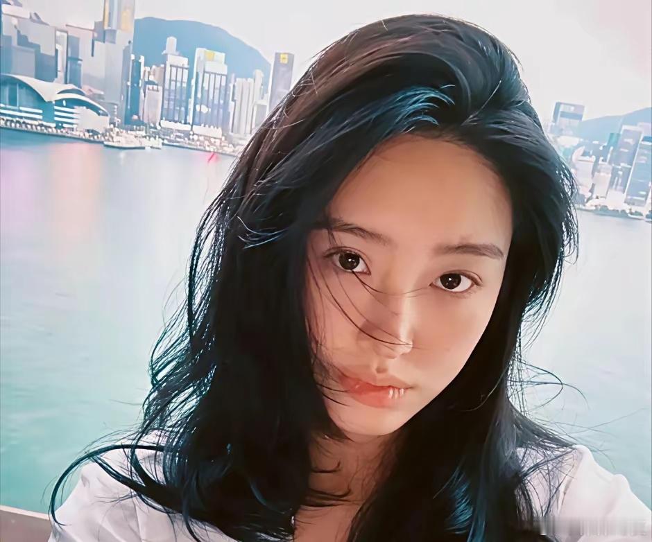 杨采钰那边是生下了儿子，只是目前户口怕是落不到男方那边。杨采钰这次生子风波真是让