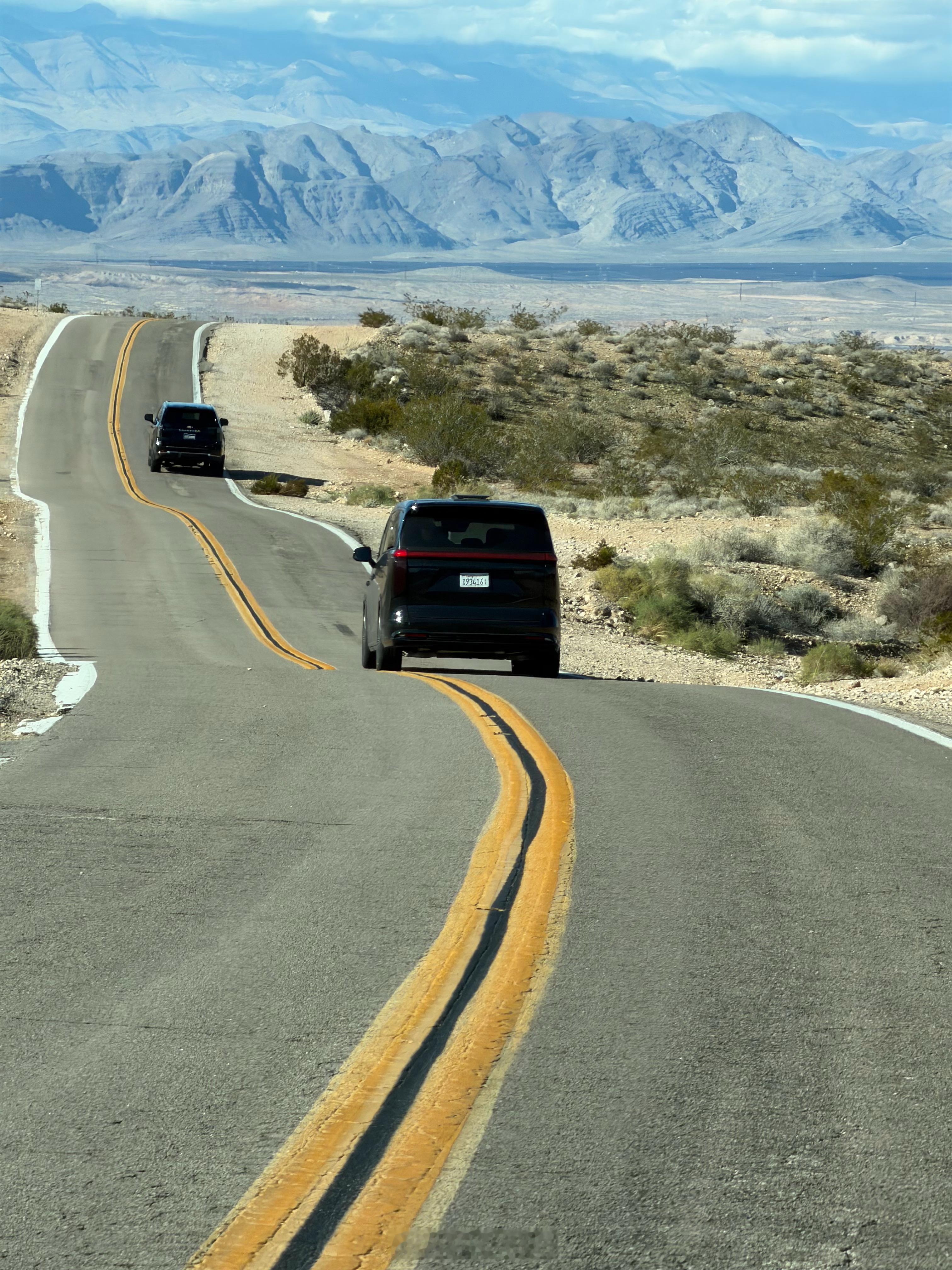 如果没看错，这是「魏牌高山贾跃亭版」，也就是 FX Superone。开得可快了