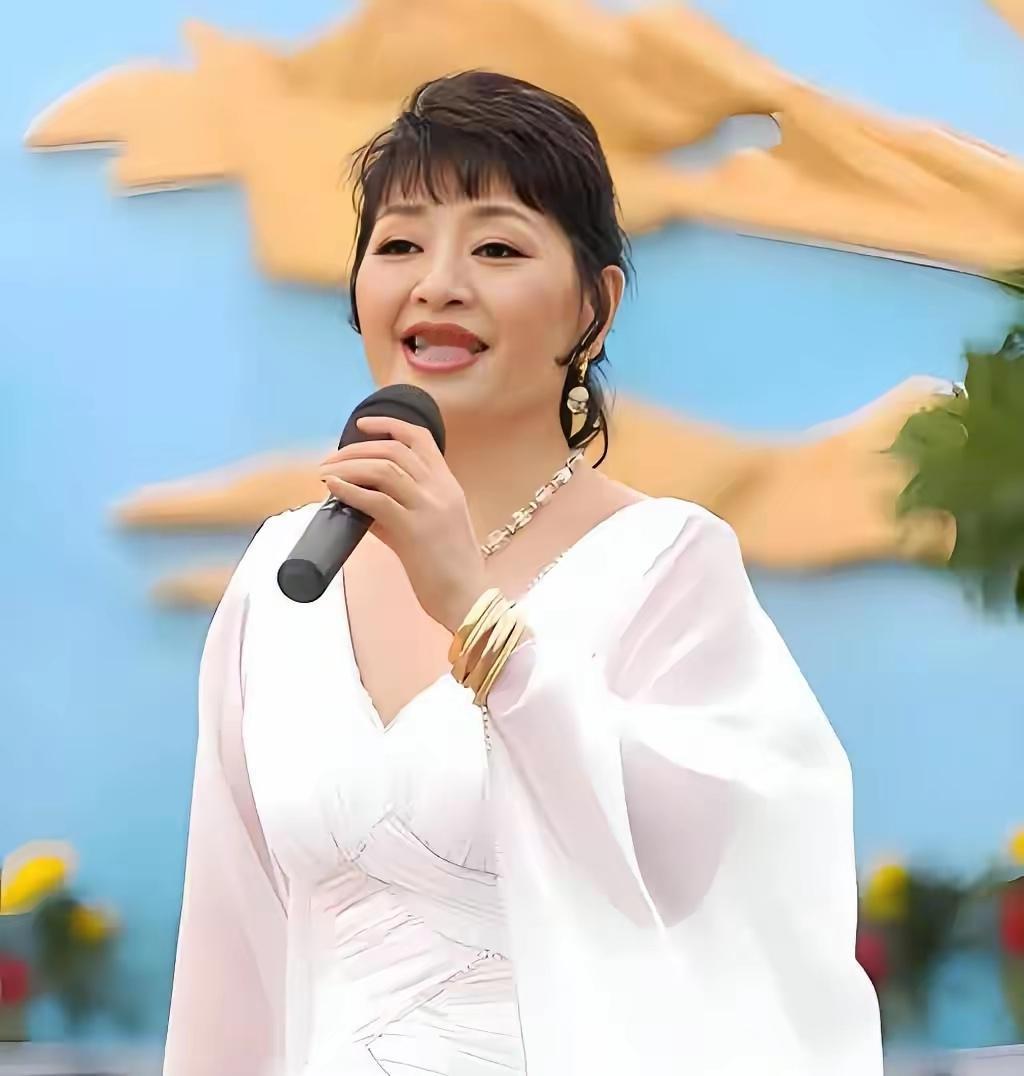 一个对爱情一点不迁就的女人！和第一任丈夫结婚当天就后悔了，觉得自己不爱对方，然后