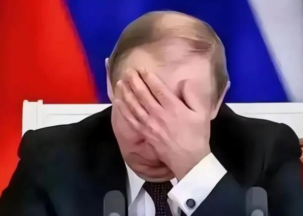 普京这头“北极熊”，终于也开始喊疼了！
就在4月15日，这位一向硬气的铁腕总统，