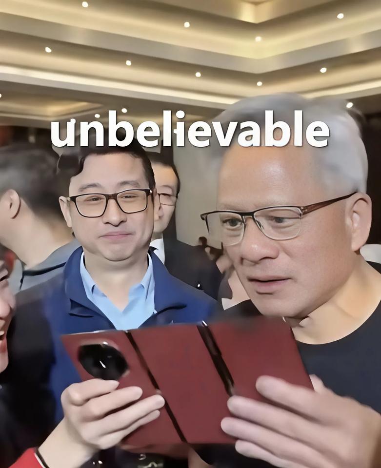 黄仁勋：任何轻视华为的人都是非常天真的。

老黄在链博会演讲后安排了媒体见面，从