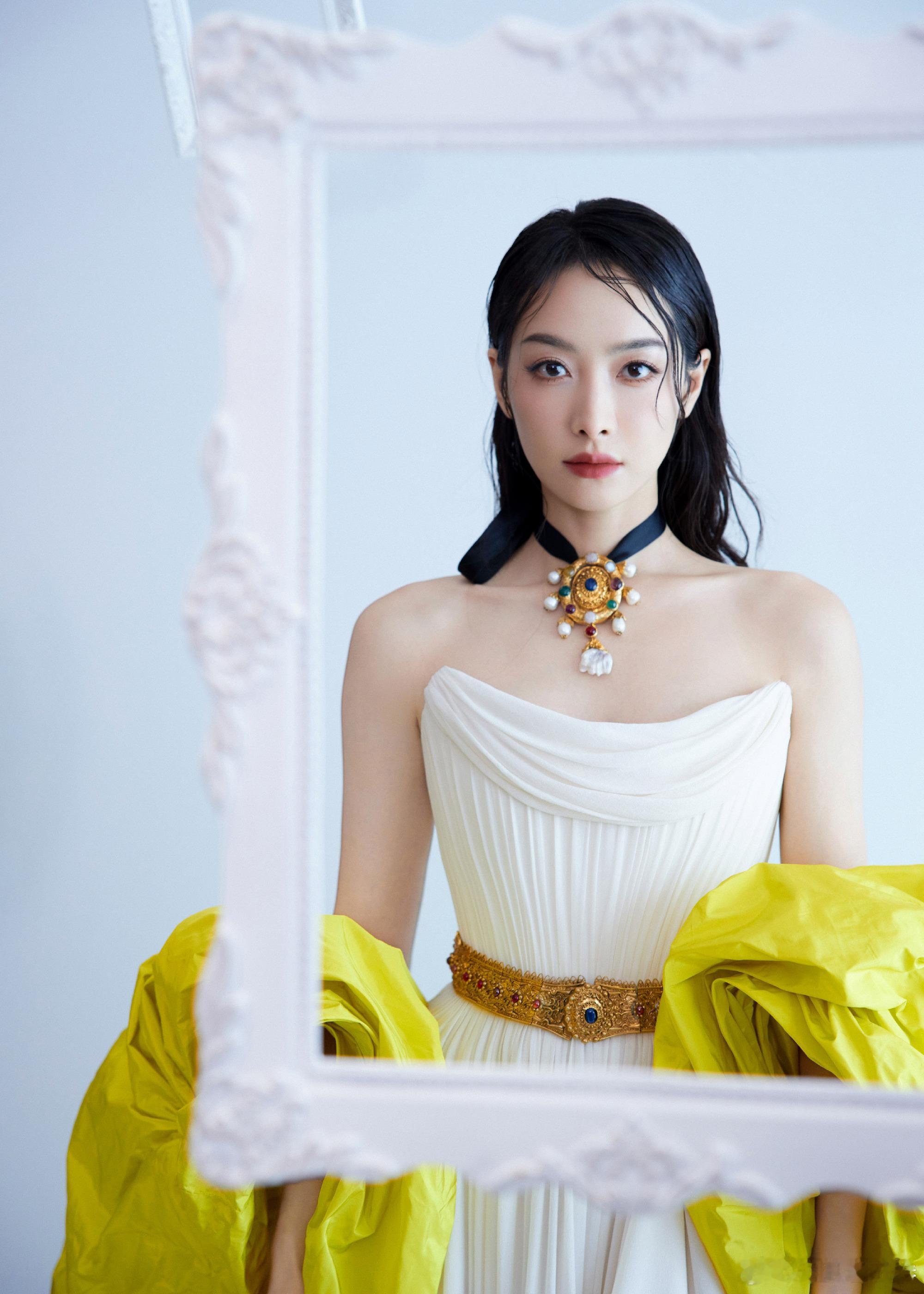 宋茜演绎 Krikor Jabotian “Chapter XII” 定制系列，