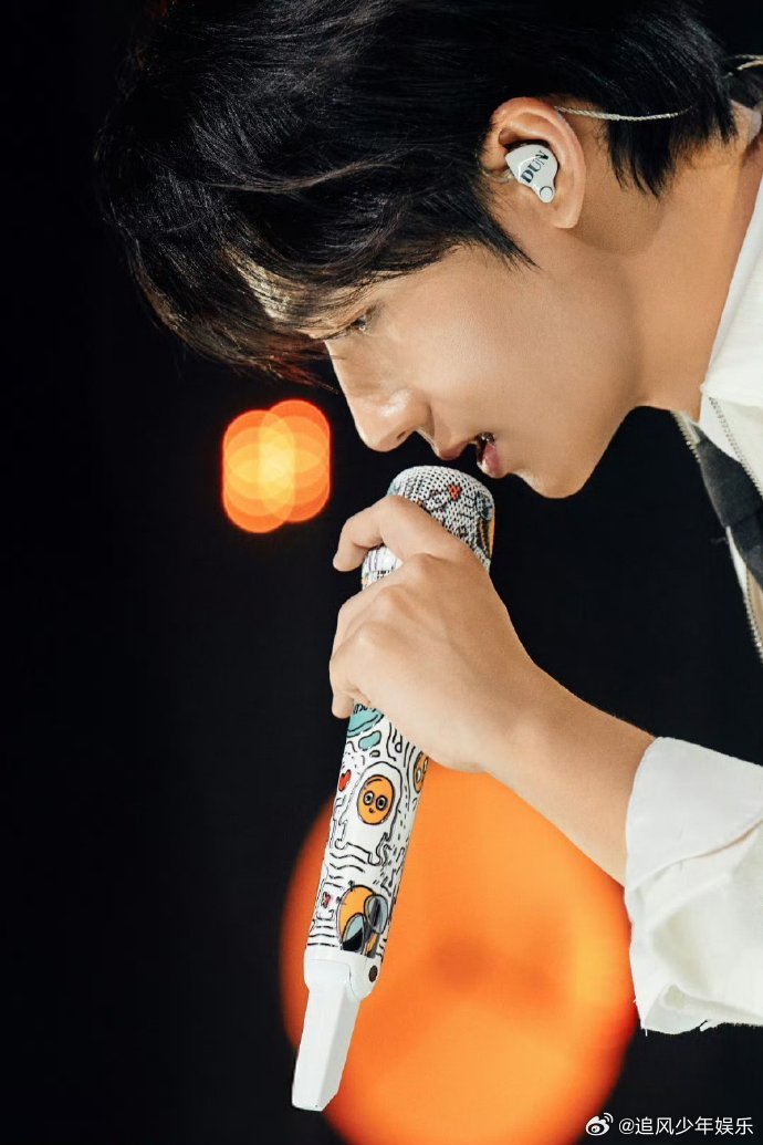 蒋敦豪爆料十个勤天经常抢饭吃魔力歌先生看完爆料直接笑出声，十个勤天抢饭吃也太接地