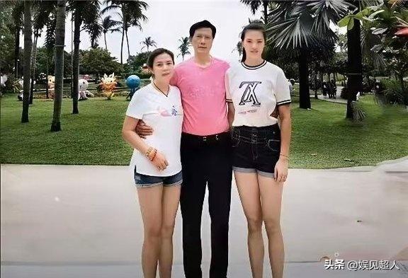 别不信，张常宁一家，真的是老天爷赏饭吃的顶配家族。
 
不光颜值在线，这家人的大