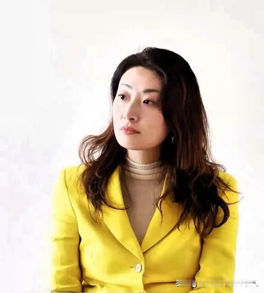 真的没想到，香港火灾的捐款里，蜜雪冰城捐2000万已经够让人动容，宗馥莉捐的10