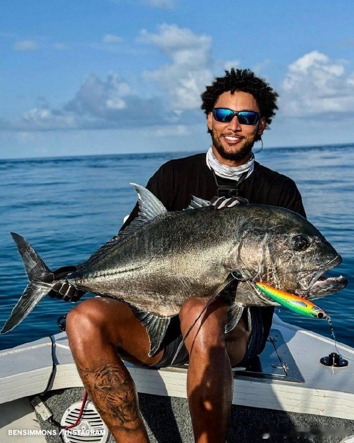 Spears报道，本西蒙斯将暂停NBA生涯，转而从事职业钓鱼运动。他已成为体育钓