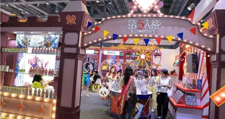 一张“小纸片”卖了1个亿，潮汕“纸牌大王”盯上新社交硬通货，年入26亿