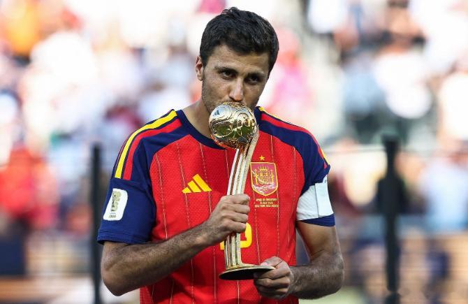 ⚽关于罗德里转会流言澄清：拜仁并不会参与争夺战拜仁的确曾经青睐罗德里，但时间要追