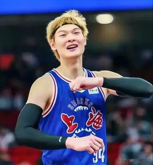 太丢人了！上海111-121不敌深圳，看看数据谁应该来背锅！
闫鹏飞：17中11