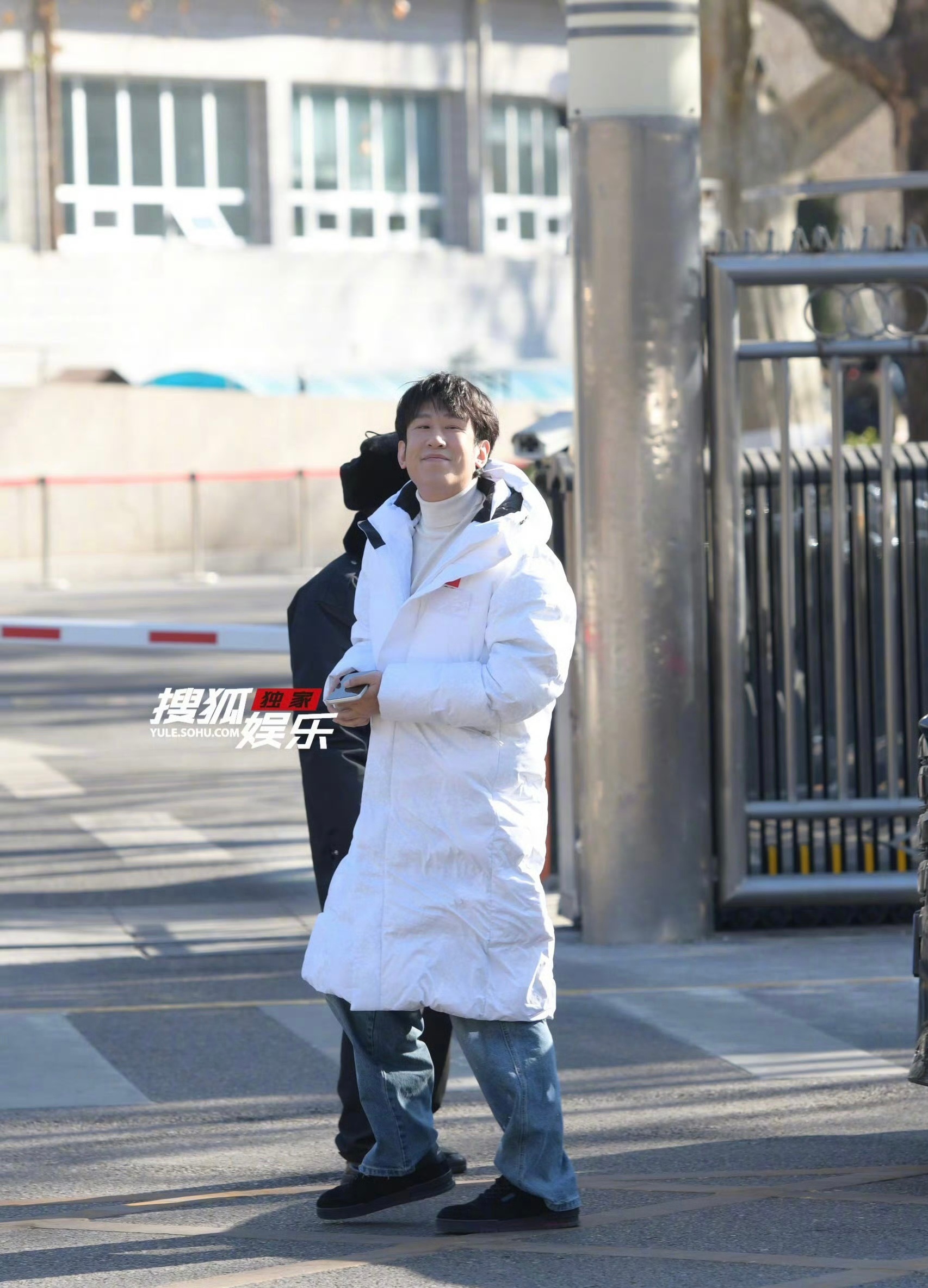 于洋央视春晚第三次联排  喜剧实力派于洋亮相联排！笑果绝对有保障，东北式幽默治愈