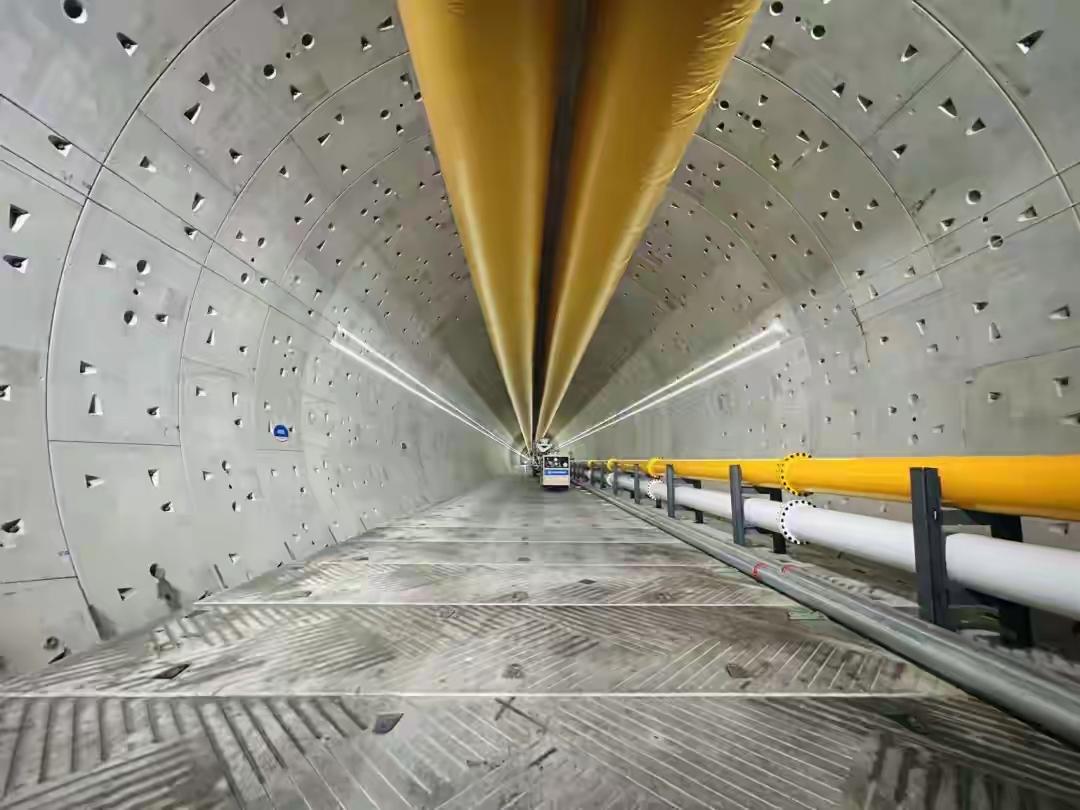 重大进展！我国自主研制，突破万米大关！
你有没有想过，在地球最深的海洋深渊，一万