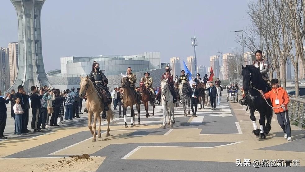 保定东湖百马巡游啦！“马上来保定 百马踏春风”感受一场马文化之旅！现场集结100