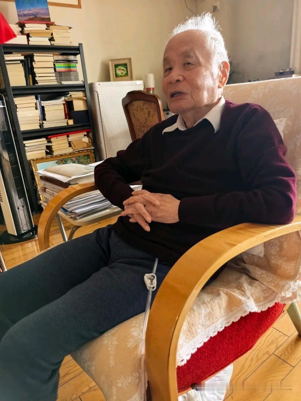 何祚庥院士谈AI豆包不如DS，98岁高龄的何院士使用人工智能并一针见血直言使用感