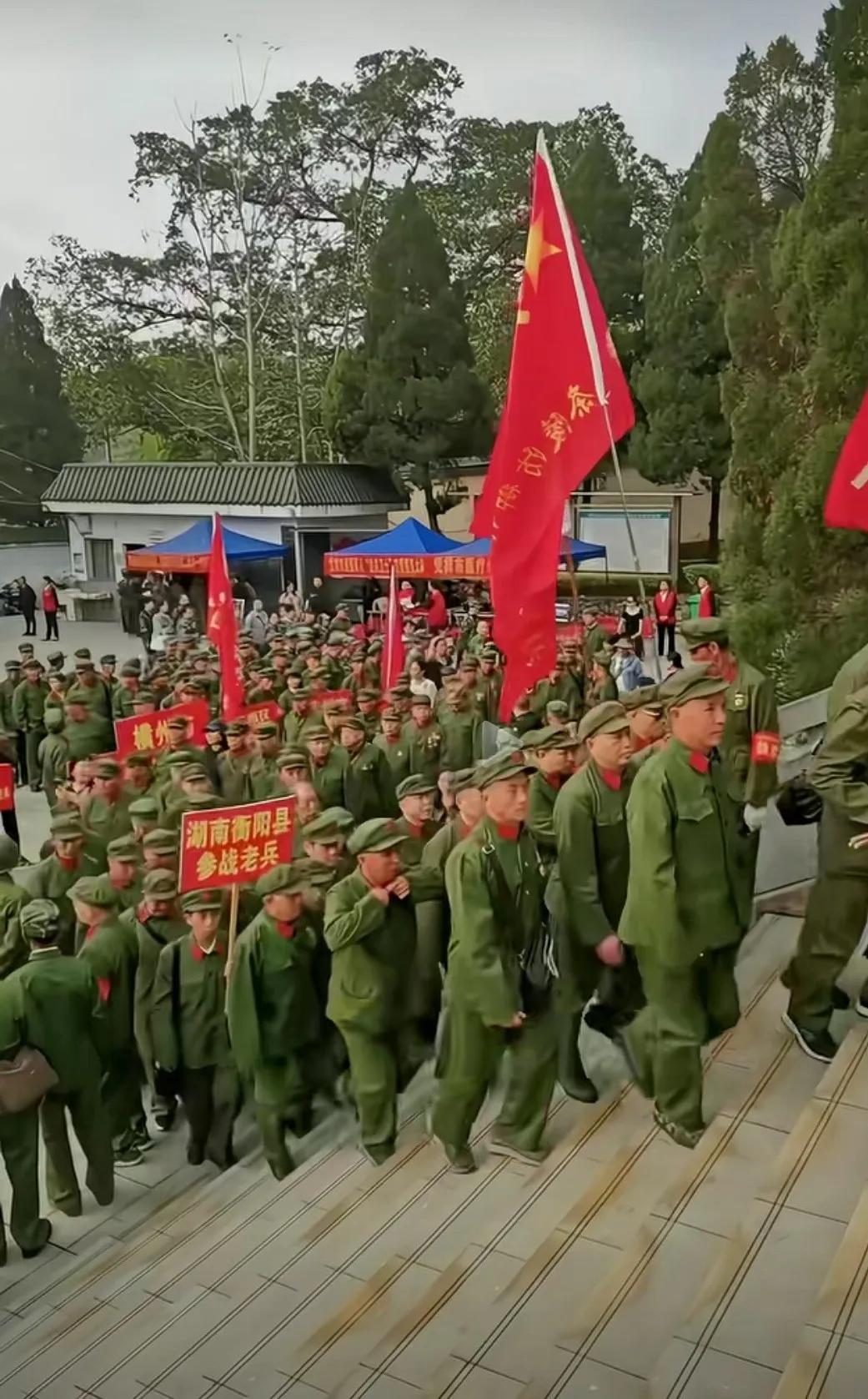 战友们，我们又来看你们了。
47年过去，我们也老了，许多老兵已到了步履维艰的状态