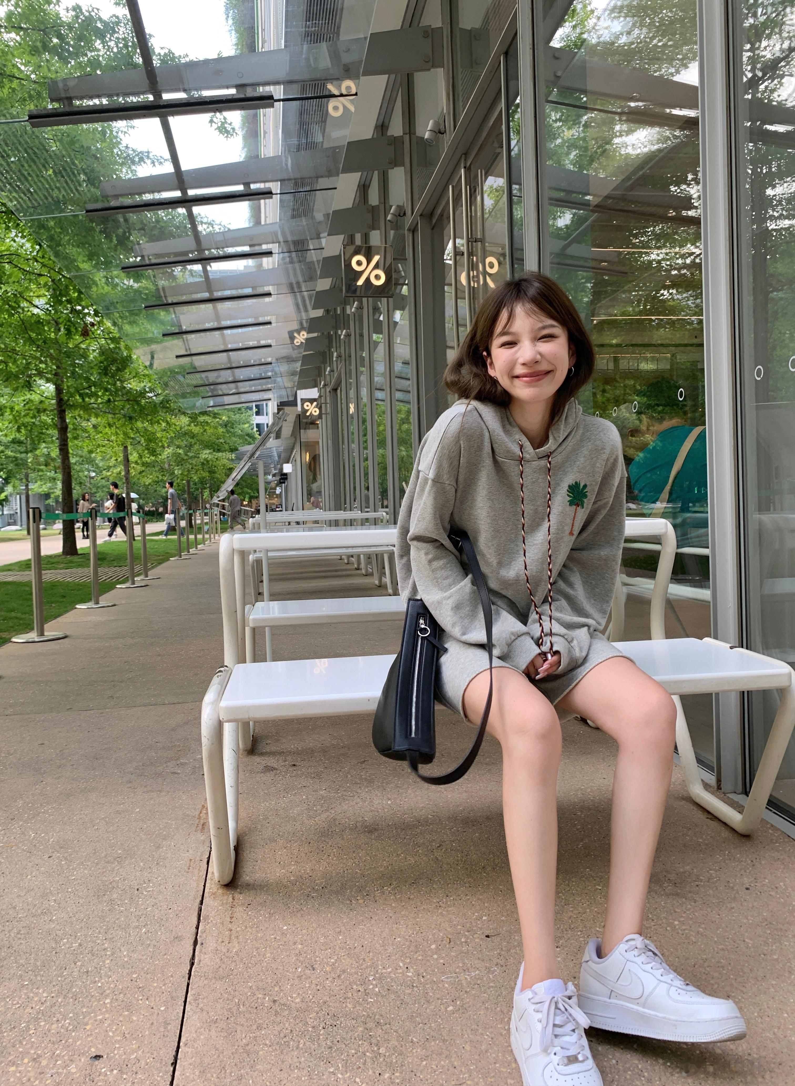 🌴🥥好久没去海边啦穿这个椰子树卫衣套装去走走逛逛也是好的开心开心 掺点小日常