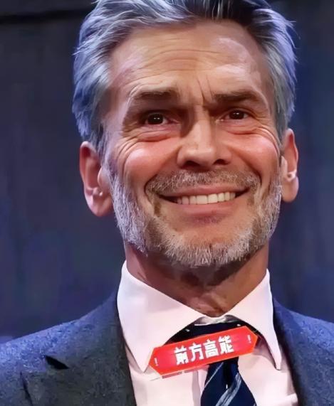 荷兰光刻机巨头ASML表示，现在在美国的技术封锁下，中企想获取EUV光刻机几乎不