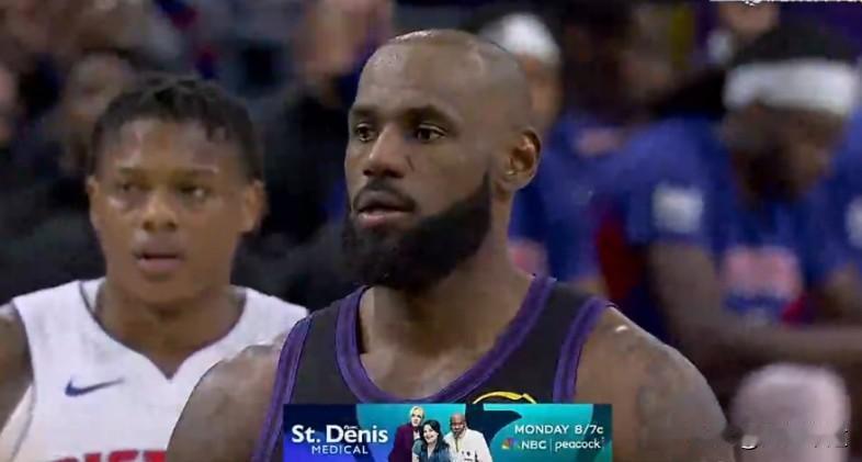 詹姆斯41岁生日夜半场正负值-9，全场最低！
乔丹41岁时，已经第三次退役，专注