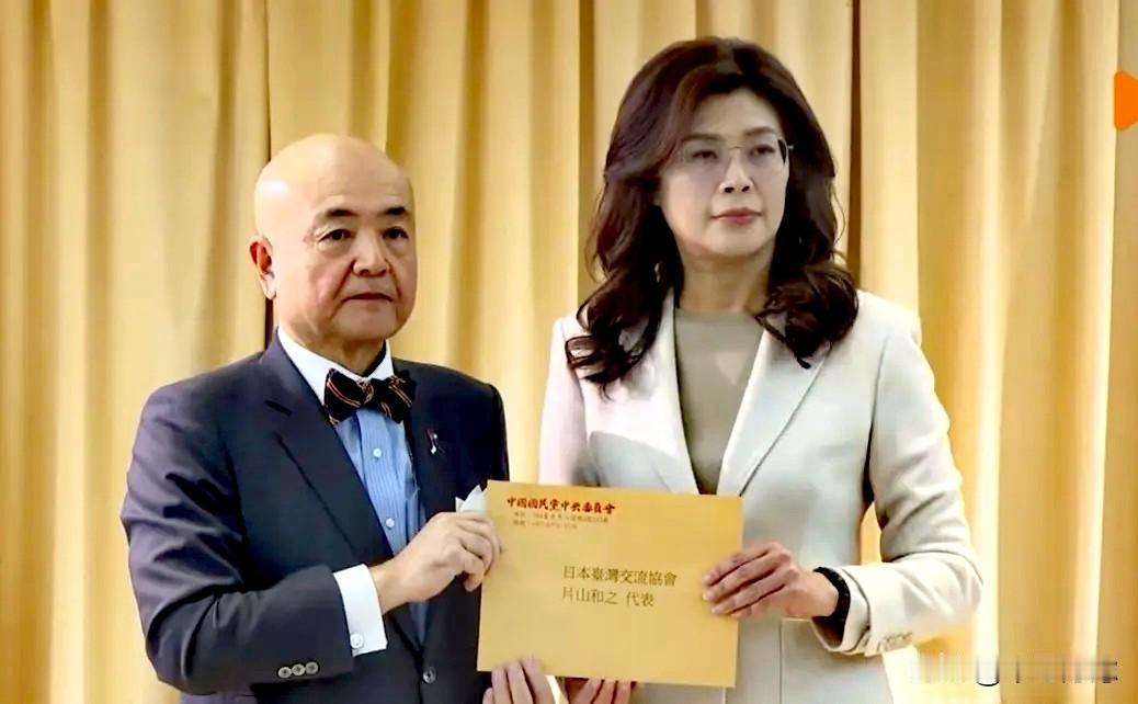 郑丽文给日本捐款100万，就是媚日跪日吗？还是要辩证看。
这两天，郑丽文因为向日