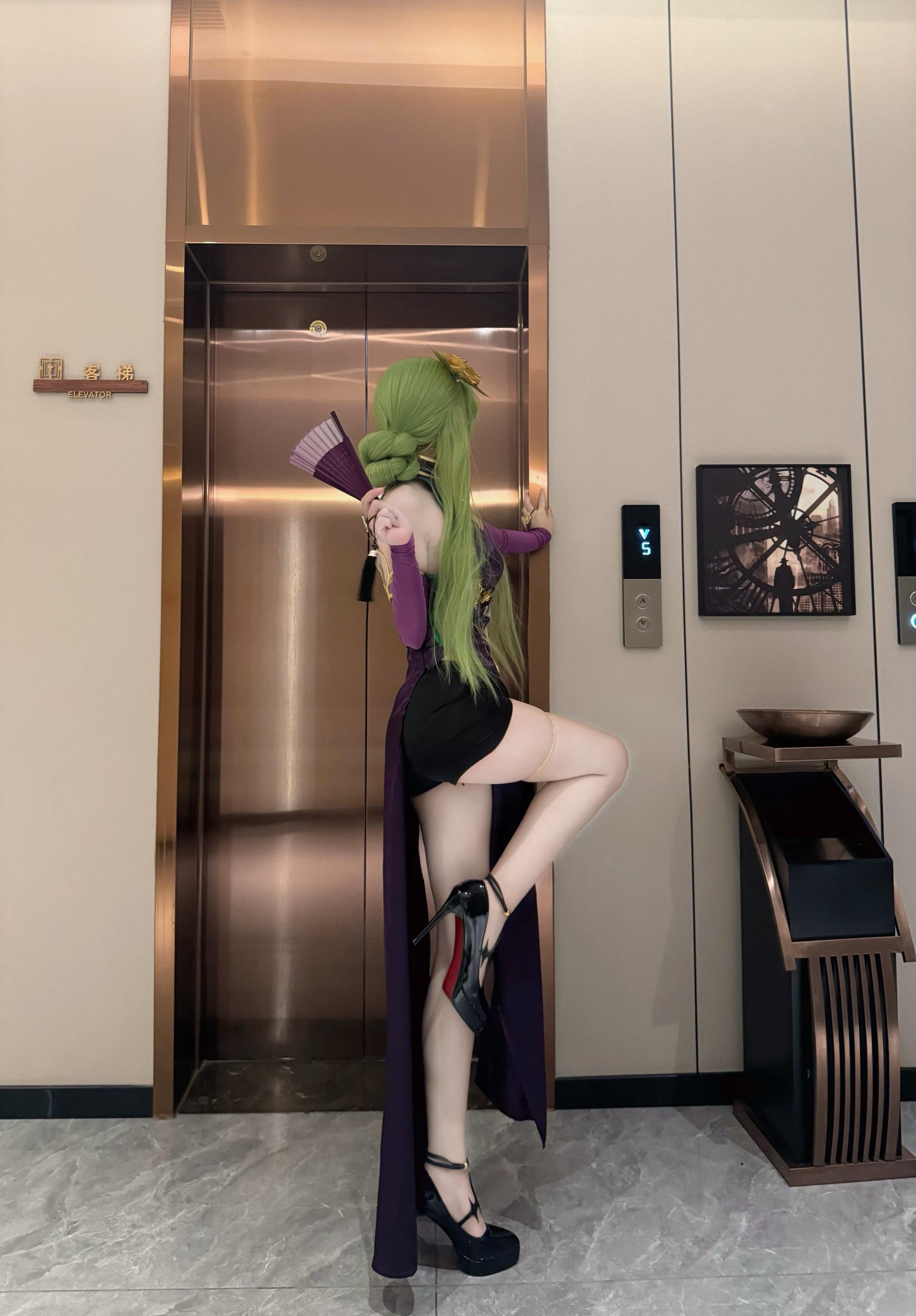 这个世界充满假象 唯有痛苦不会说谎