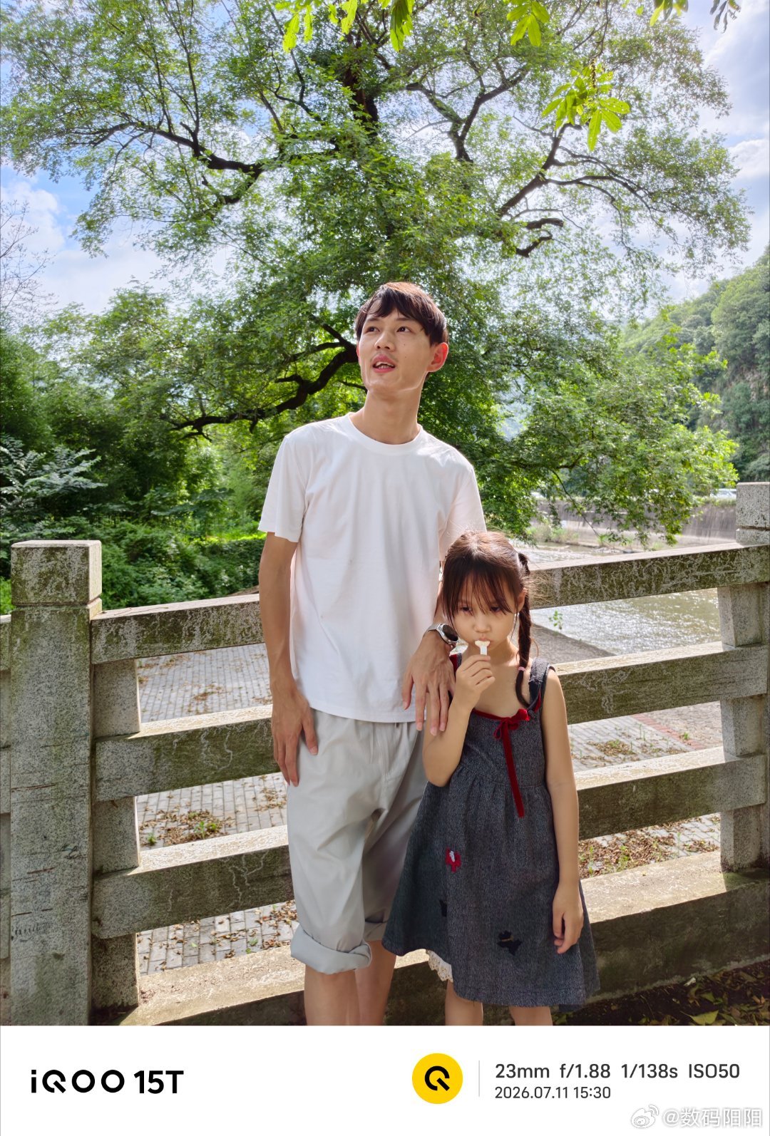 这下后悔了吧，用来用去还是大屏更香，游戏，视频工作都要依赖大屏，谁都知道小屏手机