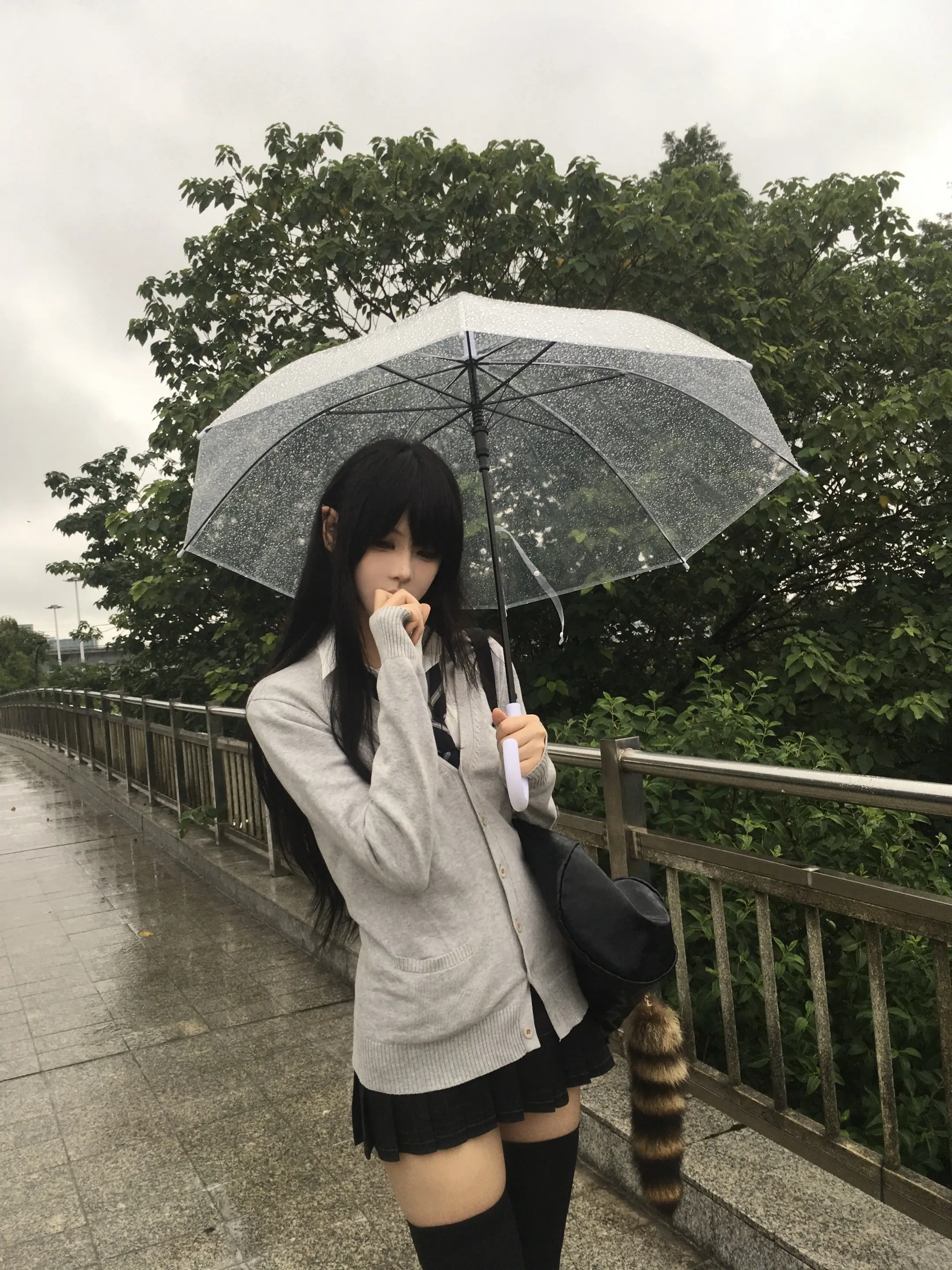 伞有点小 靠近一些好嘛