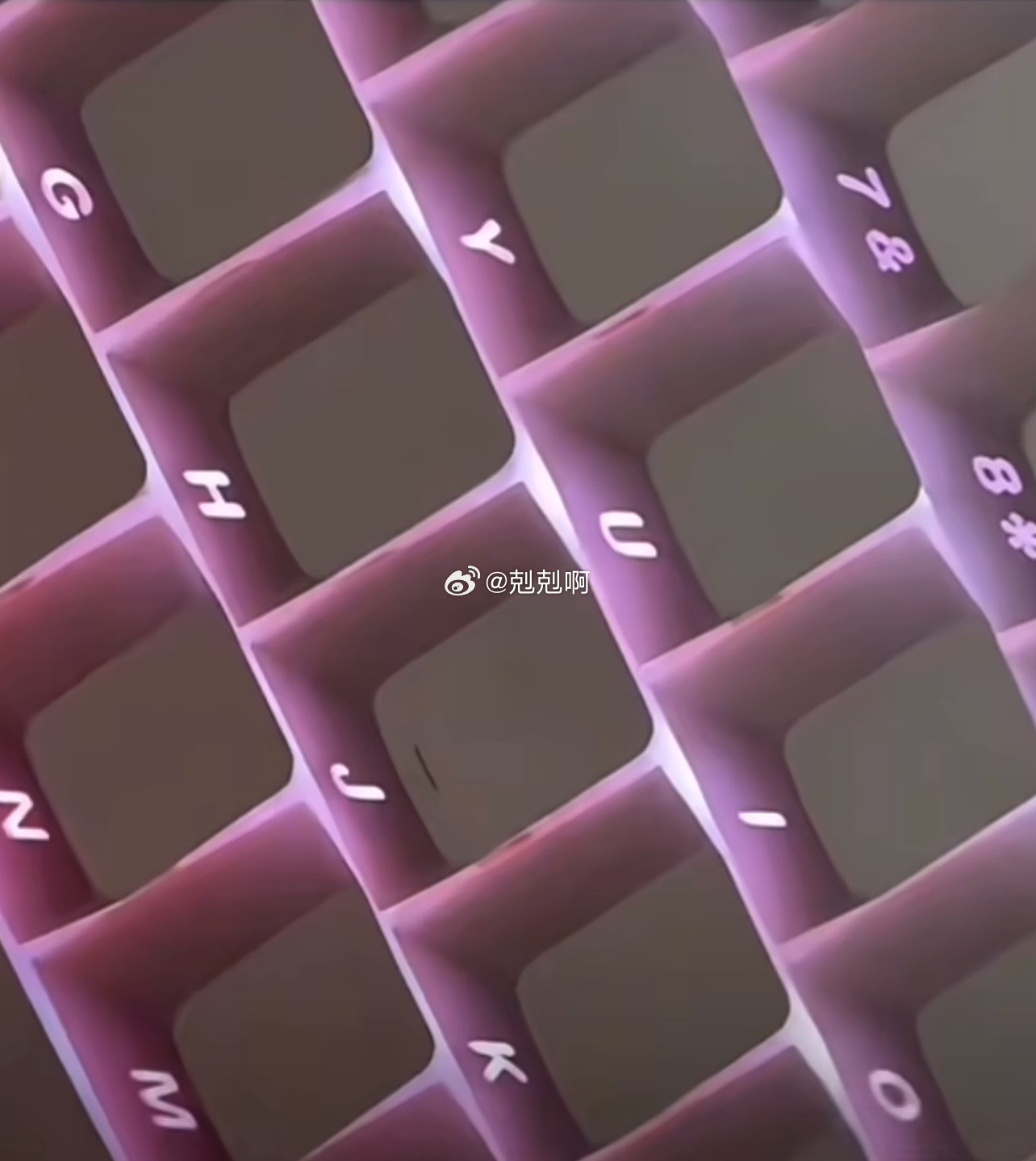紫色键盘错觉图你第一眼看到的是哪面 ​​​