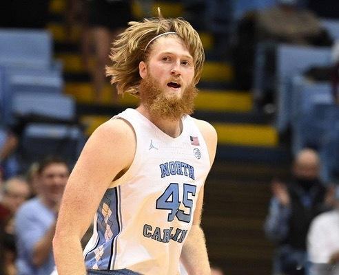 敢在北卡穿45号的人高低得是有点东西的，这三分投的….谁防谁不绝望。南京男篮vs