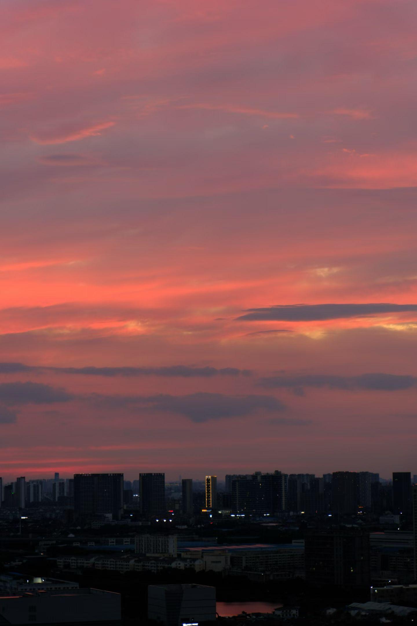该说不说的无锡每年夏天的晚霞真的美的让人心情大好 