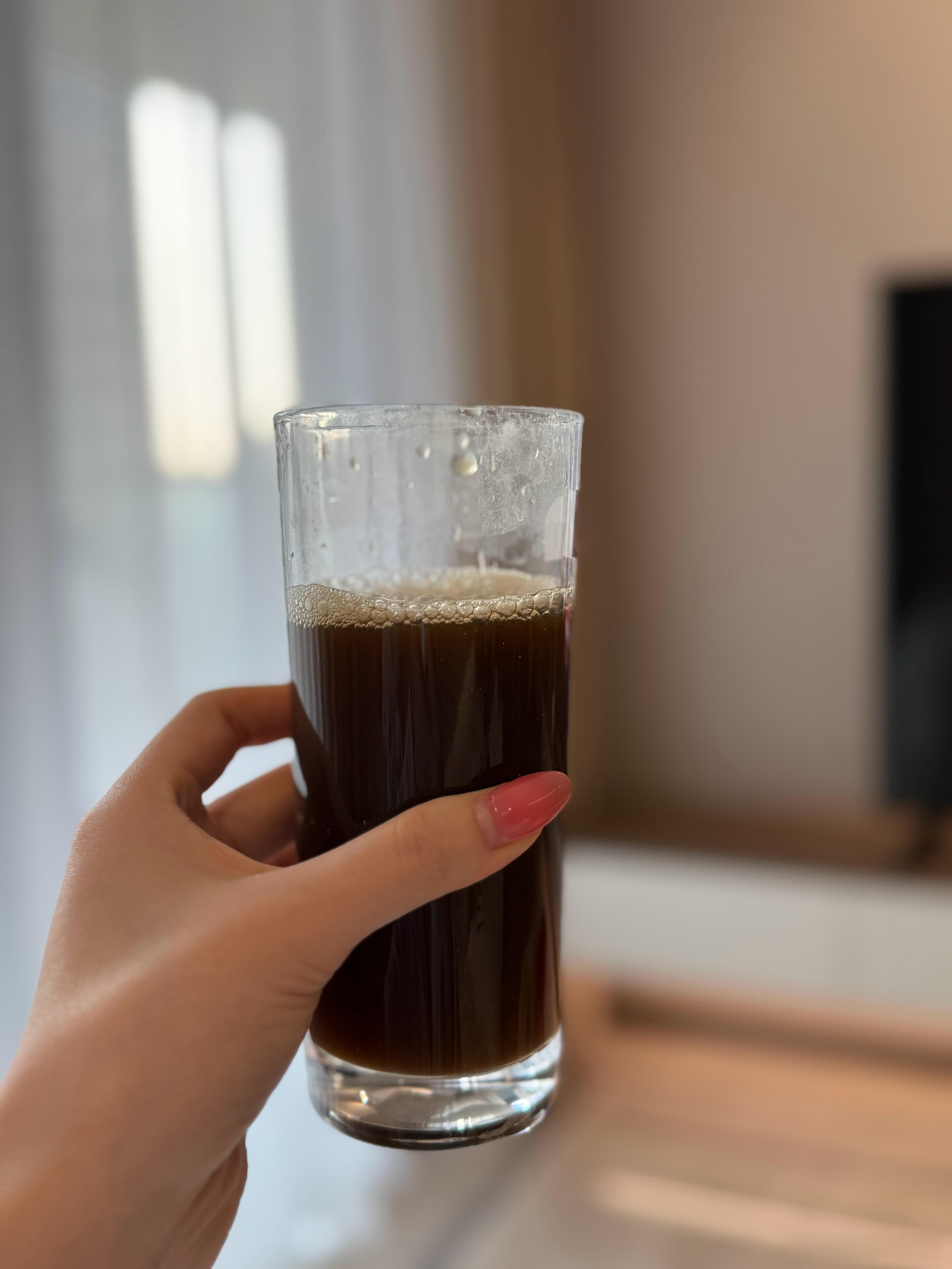 这杯中药真的这辈子没喝过这么难喝的东西 喝的我想yue  终于理解古代人喝药为啥