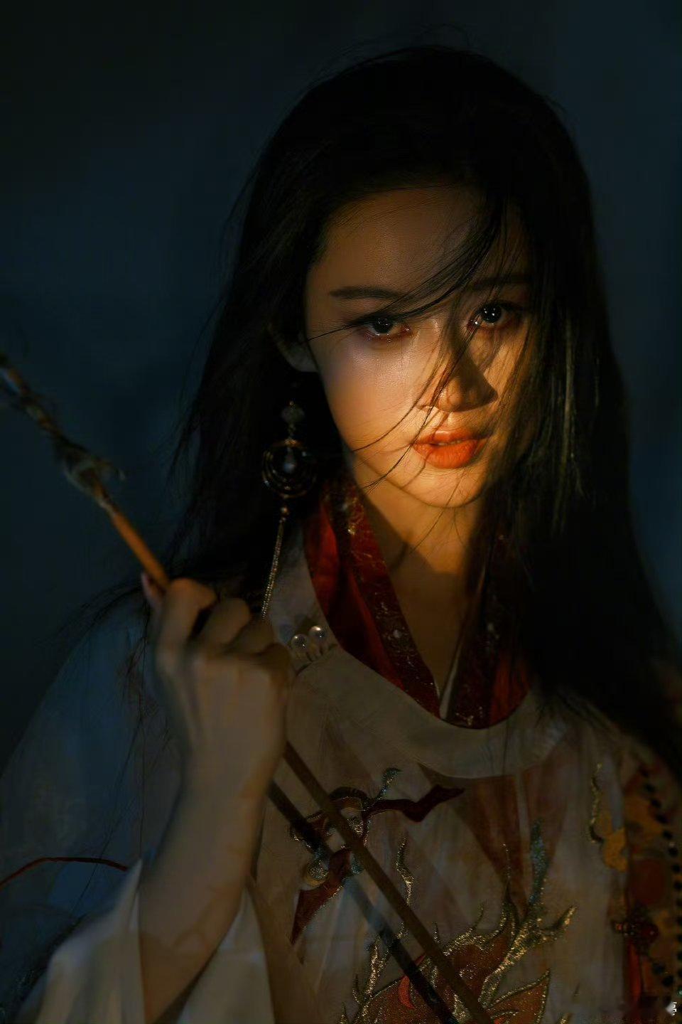 #郭晓婷复仇公主既视感# ​​​郭晓婷复仇公主既视感，她身上自带亡国公主的破碎感
