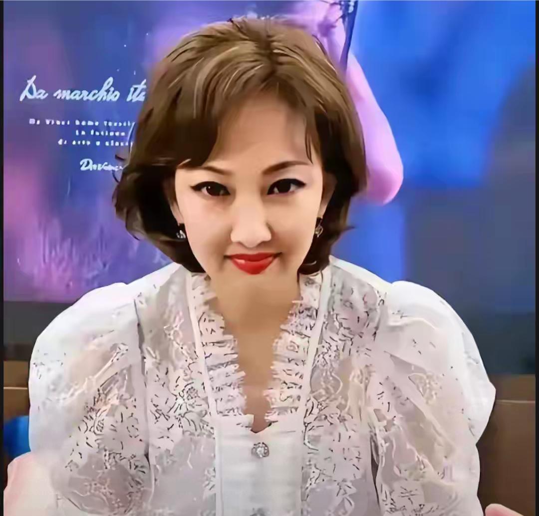 牛莉啊牛莉，好好的一张漂亮脸，为什么要去医美呢，都整成什么样了，不是任何人都适合