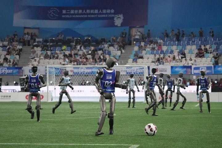 中国人形机器人拿下未来机器人世界杯冠军是迟早的事，留给脚 协的路要么是解散，以谢