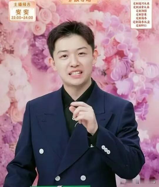 刷到董董走错直播间的事，
我第一反应：这是真的假的？
翻了一圈，没找到官方说法，