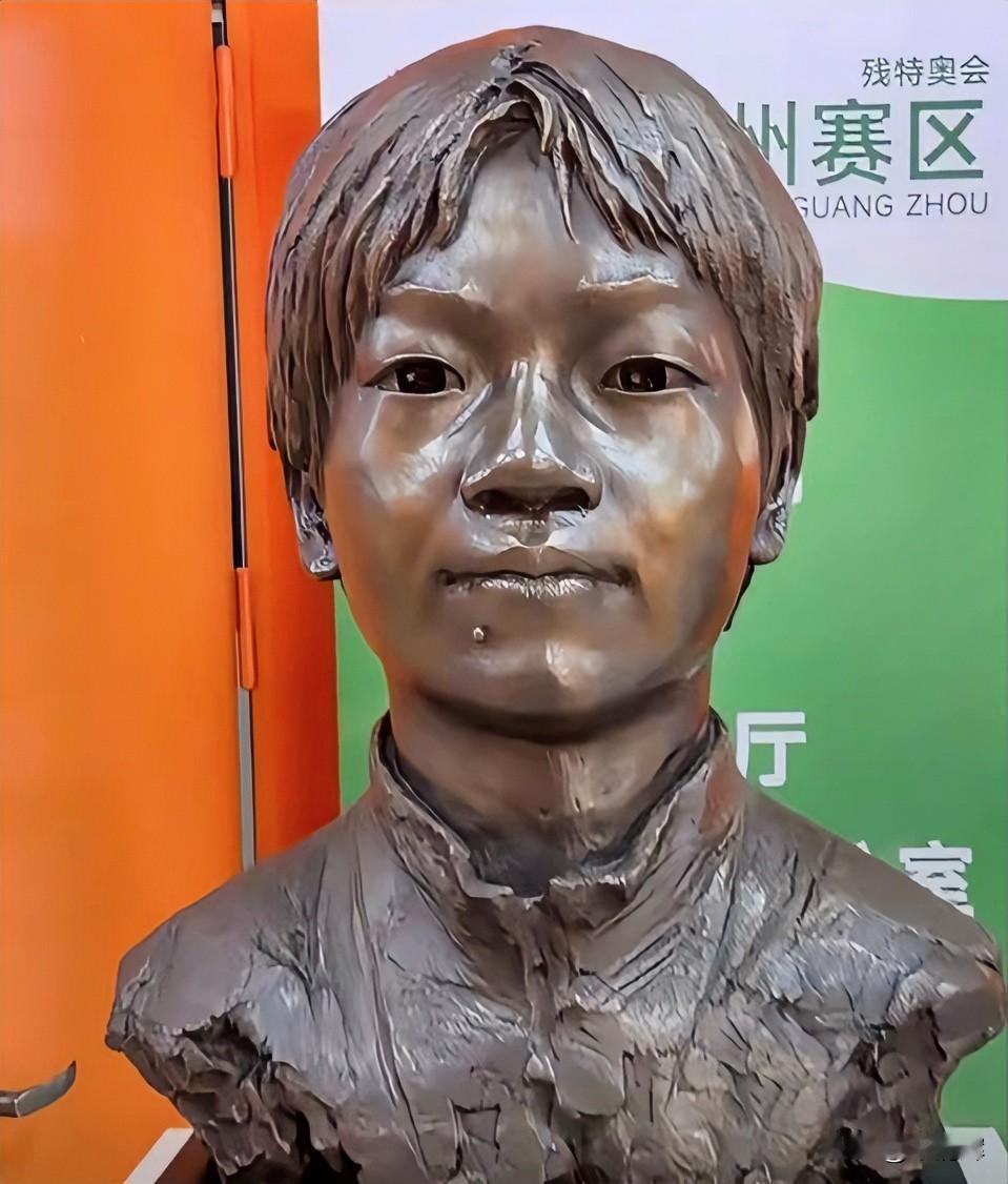 狂热造神之风不可长！建议广州体育职业技术学院应立即搬走雕像，深刻检讨。