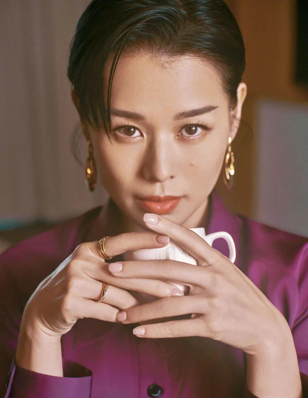 胡杏儿，因为在热播剧《蛮好的人生》里演了一个小三的角色（邱丽苏），成功引起了大家