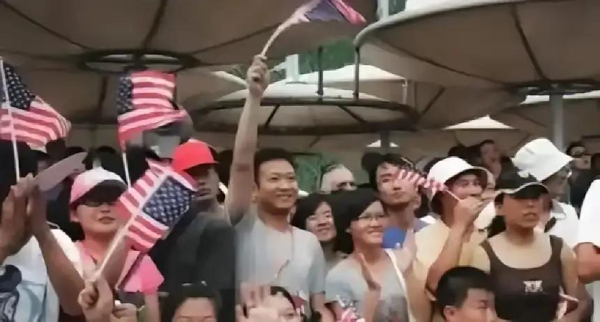 一位美国华人的感慨，最近戳痛了不少人的心。他说，华人精英移民到美国之后，不出两代