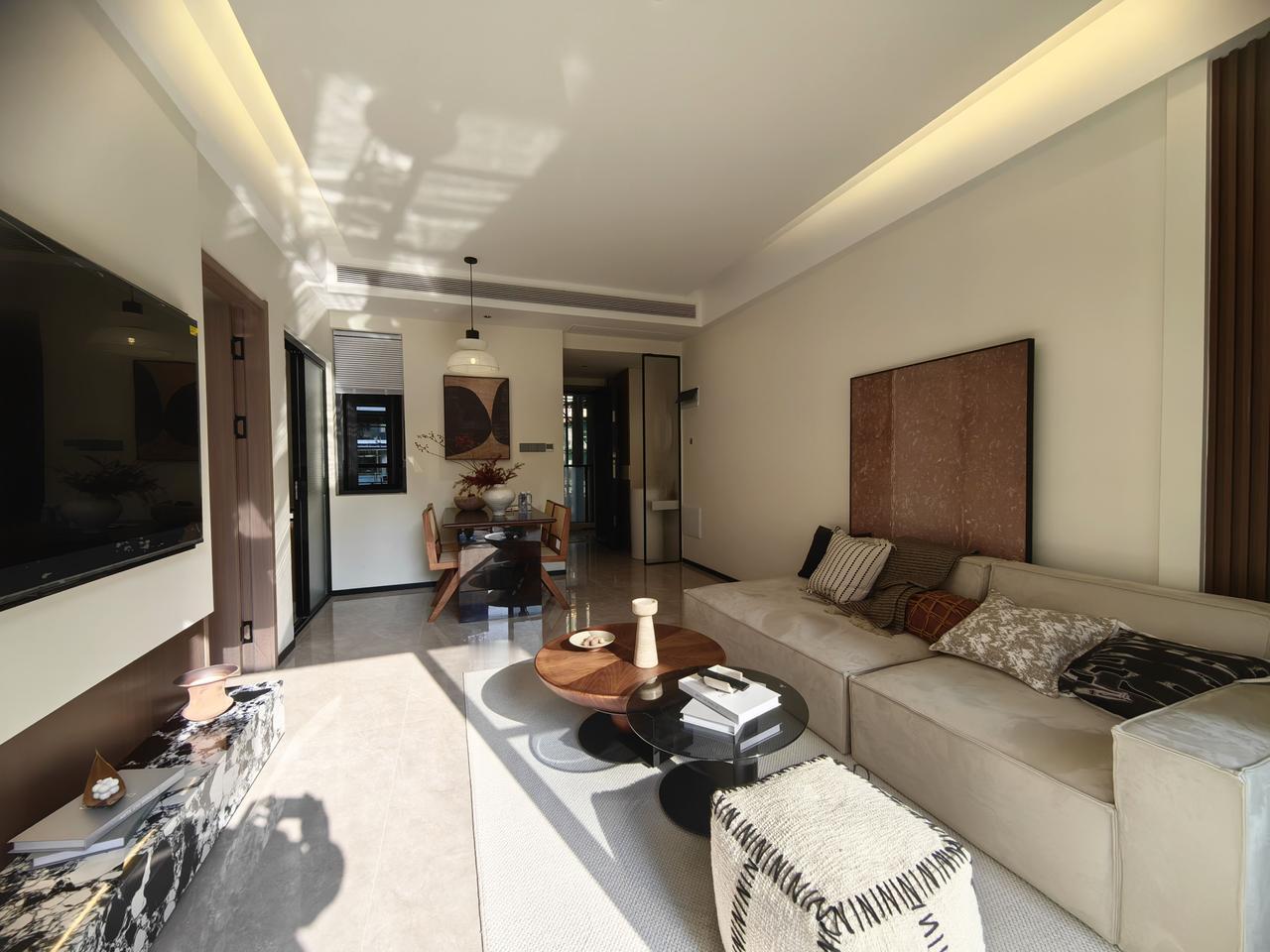 西双版纳江北告庄附近，稀缺楼盘——领丰·云上澜山4号楼加推！
这是四川领丰集团在