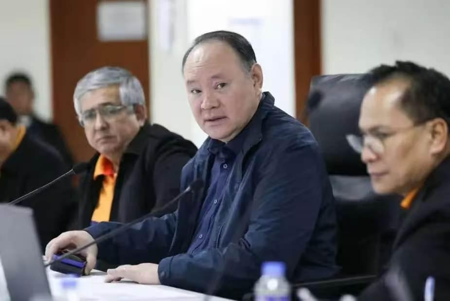 坐不住，菲律宾防长公开表态与总统出现分歧！
8月14日，在马尼拉，菲律宾两位高层