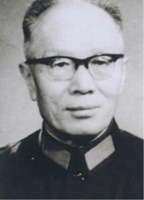 1942年，蒋介石给于学忠下令，让他秘密枪决万毅，于学忠收到电报后，顿时陷入两难