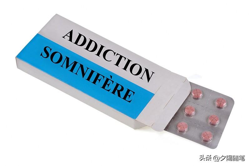 长期吃安眠药可不是啥好事。首先，很可能出现抑郁现象，虽说夜间睡眠质量改善了，但它